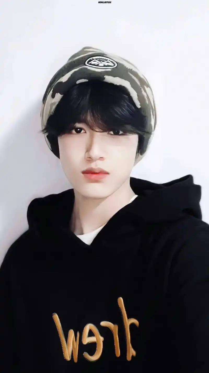 tf家族 #三代 #张极 #神仙颜值 天塌下来,有张极的脸 - 抖音