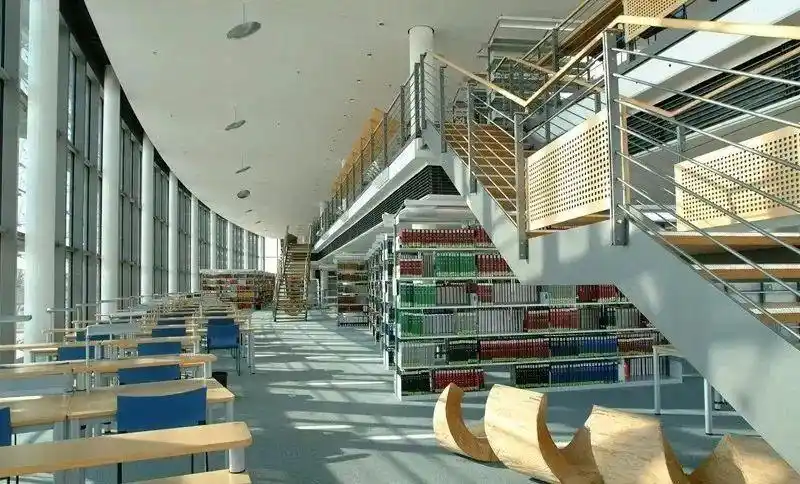 慕尼黑工业大学由于其分布三地的校区,其图书馆拥有10个分馆.