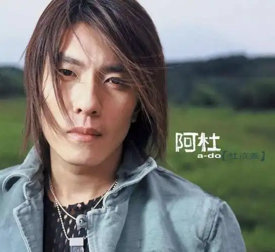 当年的人气歌手红极一时的阿杜如今46岁的他过得怎么样了