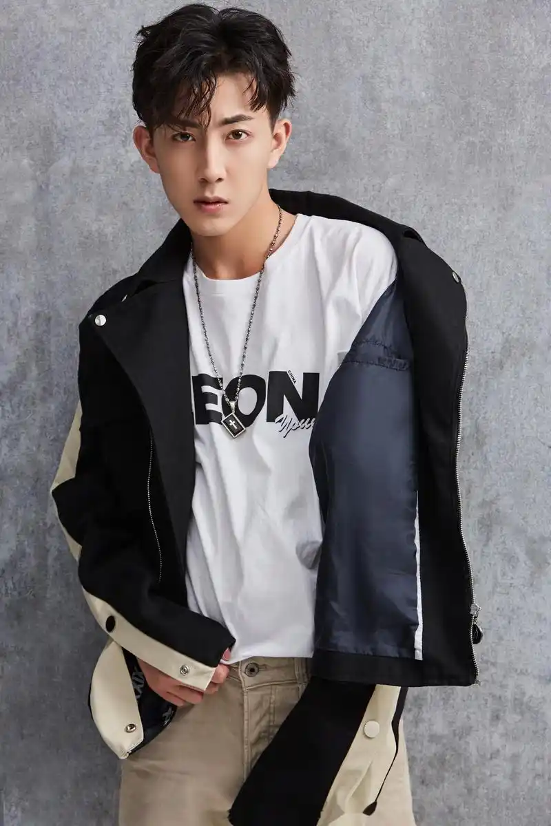 新的身份,代表是新的责任,新的担当,一切都将重新开始.