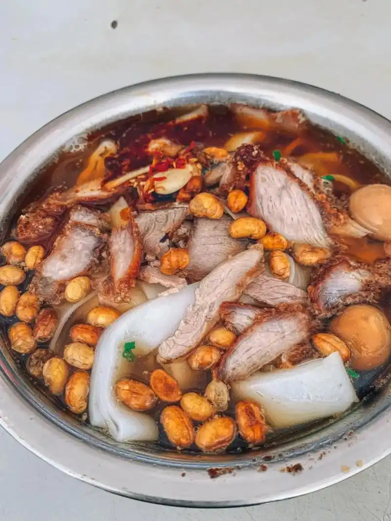 美食 #汤粉 #柳州美食 @抖音小助手  奈斯 手工切粉肉 - 抖音