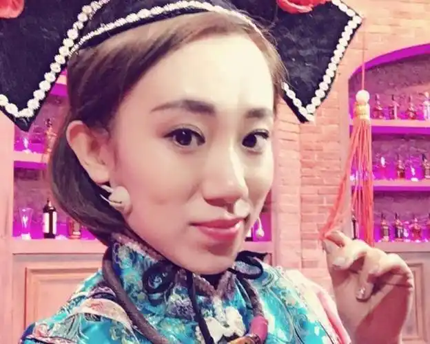 丫蛋因《不差钱》爆红,结束八年的婚姻后,现如今放飞自我