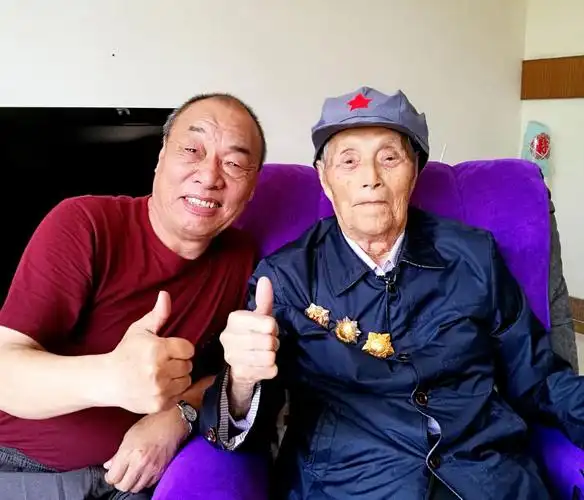 (为庆祝建军九十周年军事台采访老前辈) 写美篇这位敬礼的老将军是