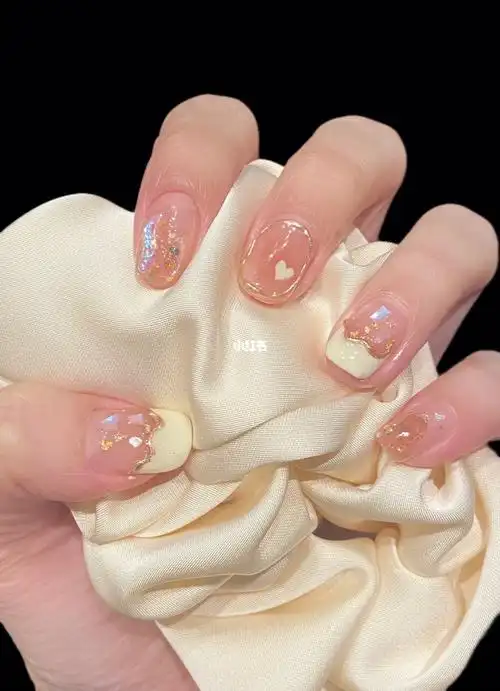 裸色奶油风美甲