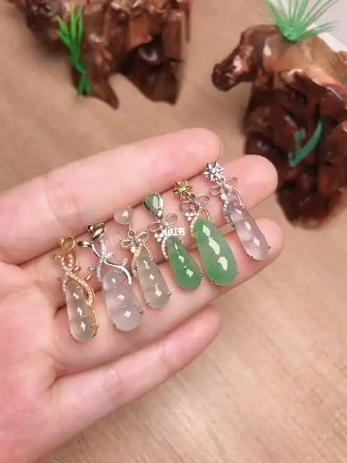 高级满满妥妥上品设计镶嵌翡翠小豆子