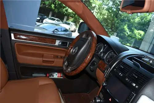 西安大众途锐内饰改装 营造商务氛围