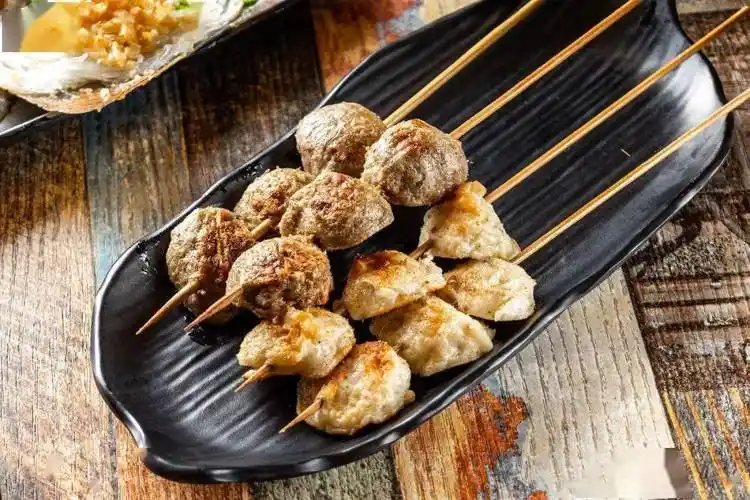 蜜汁墨鱼丸&蜜汁牛筋丸选用生猛鲜活的大海虾,只只健硕肥美,炭火的