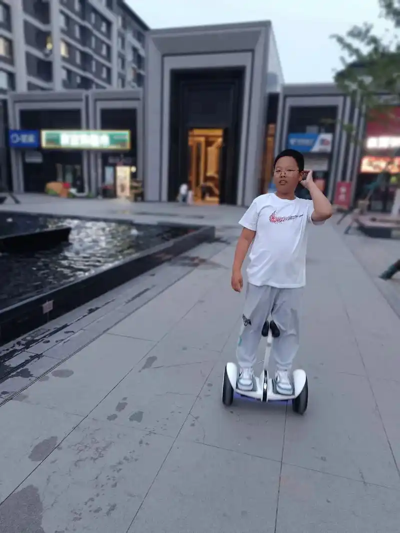 骑单车的小男孩 ✨✨#滑板车溜娃 🌹🌹🌟🌟