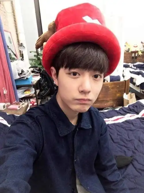 一组肖战早期自拍照合集