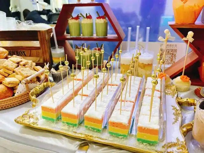 沙龙开业甜品台