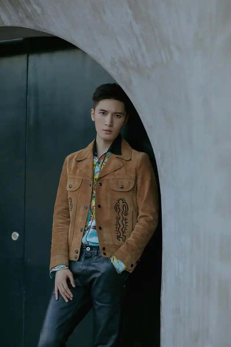 实力小生刘海宽大片来袭,187超模身高,高级脸搭配不俗演技,大长腿和