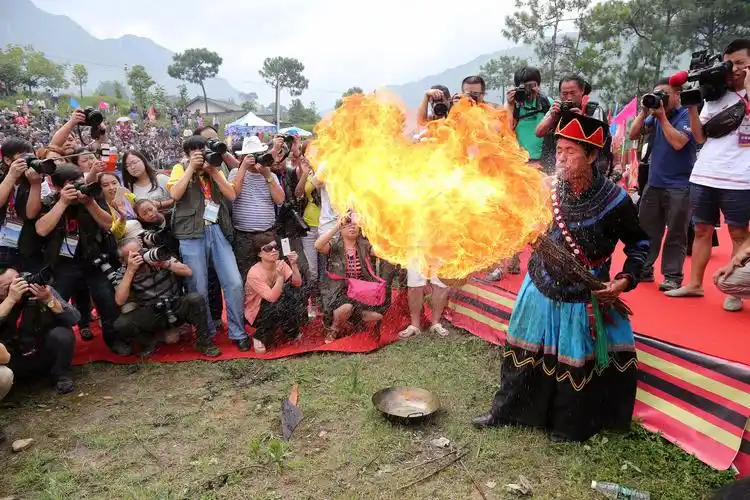 毕摩- 人物类-摄影大赛2016 - 国家地理中文网