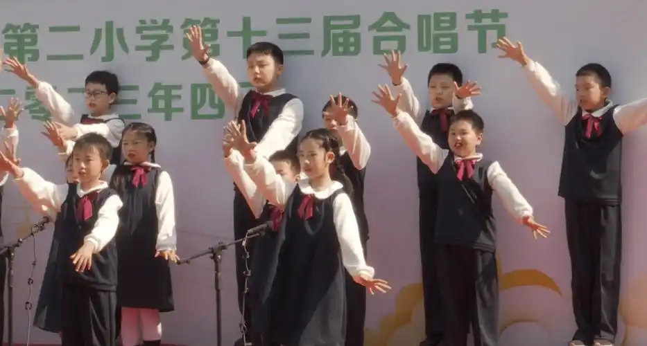当春风与童声撞个满怀,建邺区这所小学正唱"享"未来!