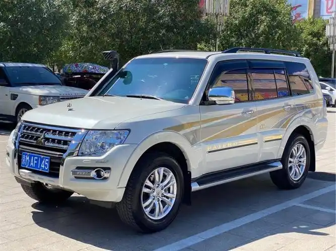 山猫帕杰罗越野路上也是狠角色