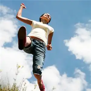 运动美女跳跃头像跳跃的美女图片