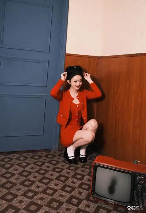 赵丽颖穿红裙大秀白皙长腿!雪肤玉貌灵动俏皮美爆了