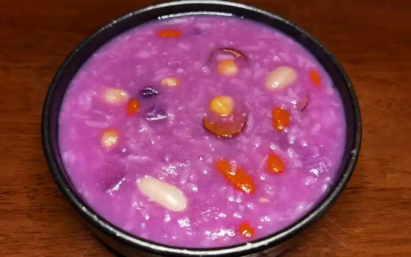 煮紫薯粥时加入几滴柠檬,颜色瞬间变的紫红透亮,一般人不会说的秘密