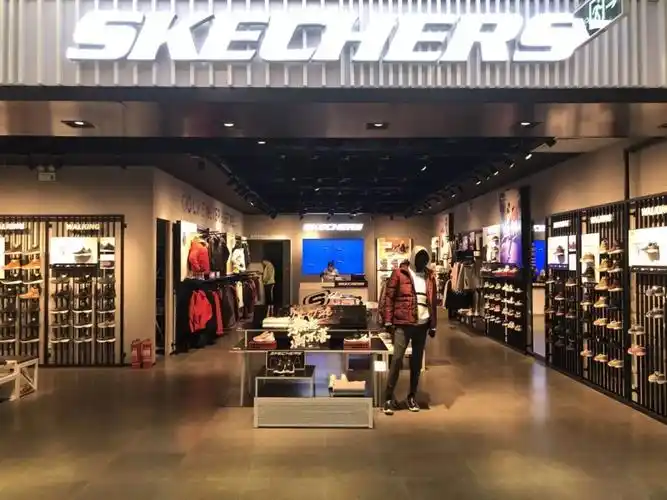 新店开业来斯凯奇寻找众多明星款