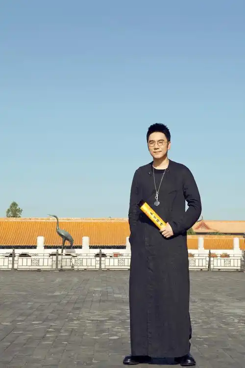 荧屏美食代言人,从引领餐桌革命到创立"饭爷"品牌,林依轮总是星光闪耀