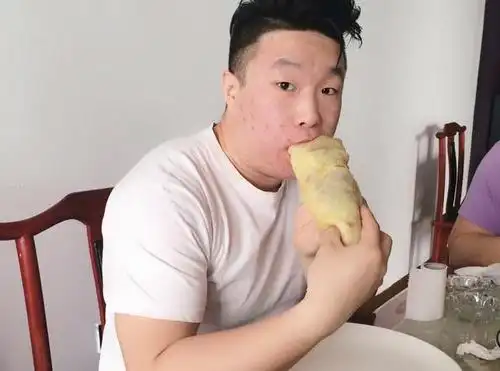 德云社烧饼生日,师兄弟集体放黑照,果然自己人黑起来下手才最狠