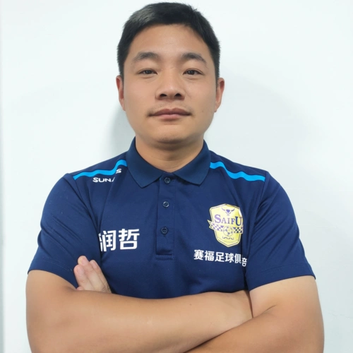 郑教练 足球 赛福足球俱乐部教学总监,意大利i级教练员