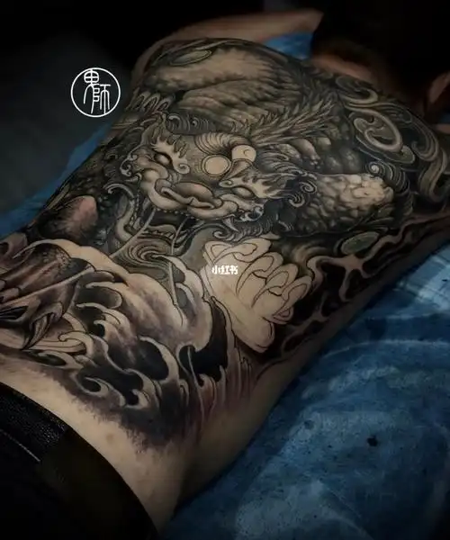 接近尾声 差一次完成谈价钱的时候我是生意人 做纹身的时候我是手艺人