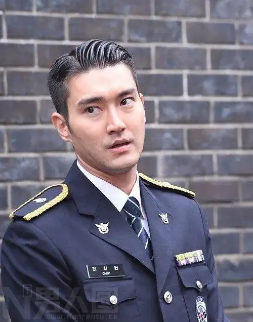 肌肉男:崔始源入伍服兵役 崔始源服兵役要几年-小虾米