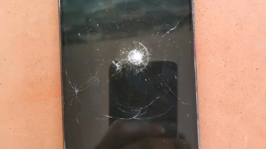 活动  红米k20pro爆屏维修!难吗?拆机不难,除胶难