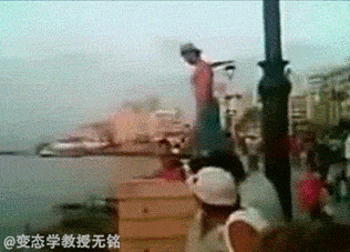 哦,侧那,跳水也能把脸跳分开来了