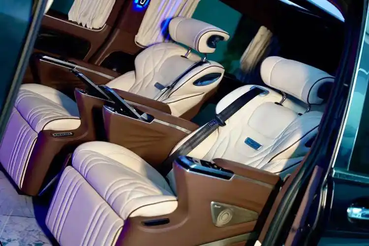 奔驰威霆内饰升级