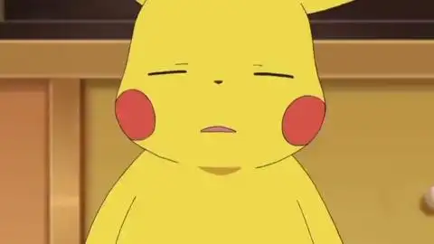 两位小朋友这样玩弄皮卡丘好吗它生气了会放电哦