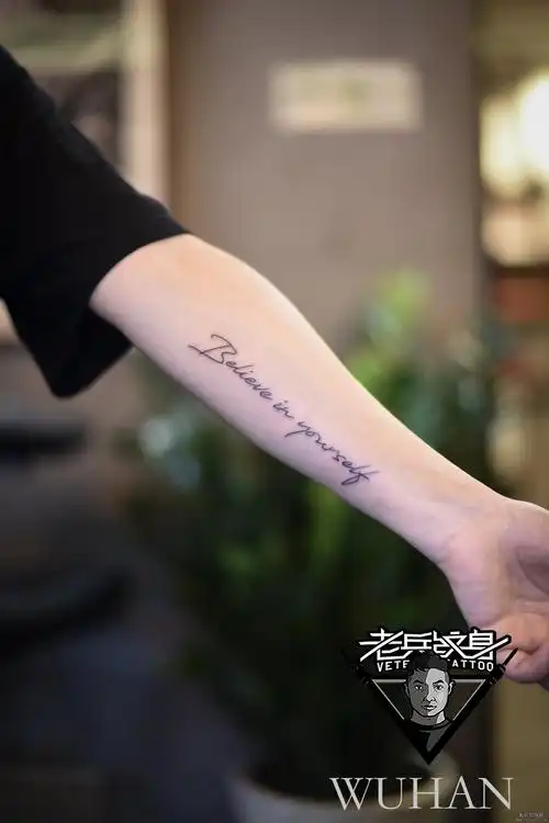 小臂英文纹身图案