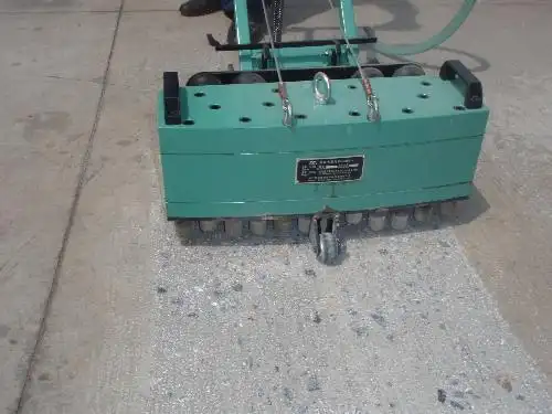 手推式地面凿毛机,主要为高速公路桥面,机场,桥梁,停车场等各种混凝土