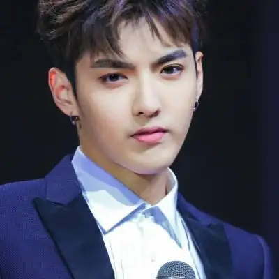 吴亦凡西装照 吴亦凡最帅正装头像图片