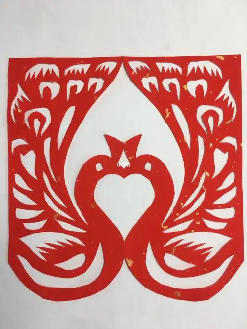 孔雀开屏对称剪纸