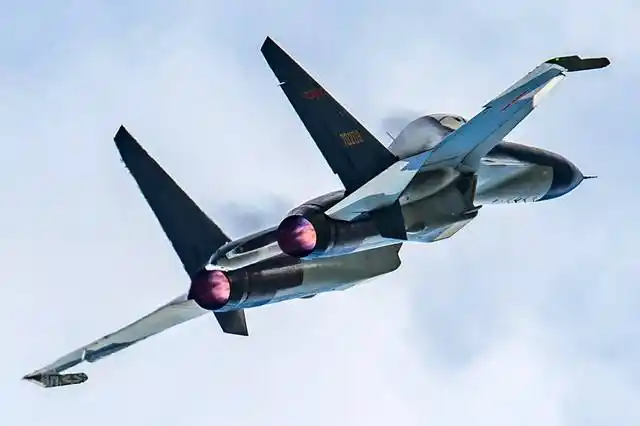 沈飞歼-11bs重型战斗机,国产军机颜值巅峰,傲气雄鹰 精工细作_手机