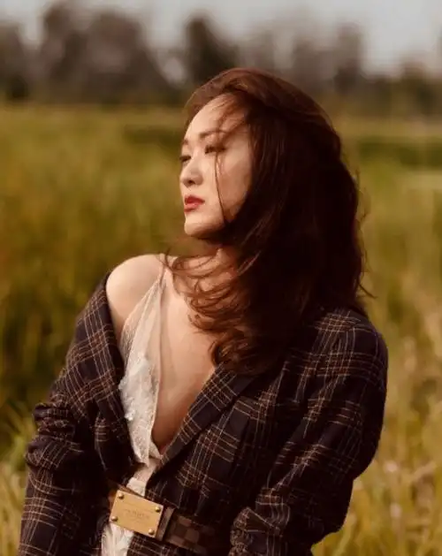 突破尺度张宝儿最性感一刻被拍原来由老公袁伟豪操刀