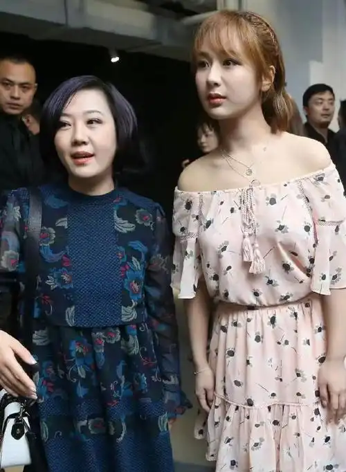 一直以为杨紫身材偏胖看到她的无修生图后才发现我错了