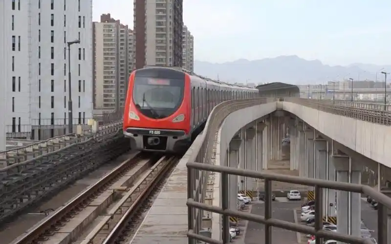 列车车辆段设置在苏庄大街其中郭公庄站与地铁9号线换乘,据说房山线