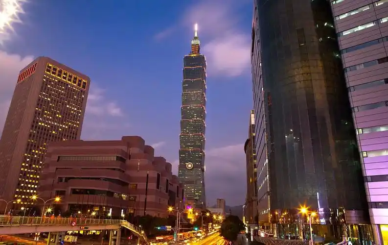 位于中国台湾省台北市市中心的信义计划区,为一座多功能的工商服务