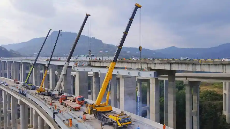 "以桥代路"让新旧高速一体化_施工_何晓军_李鹏瑞