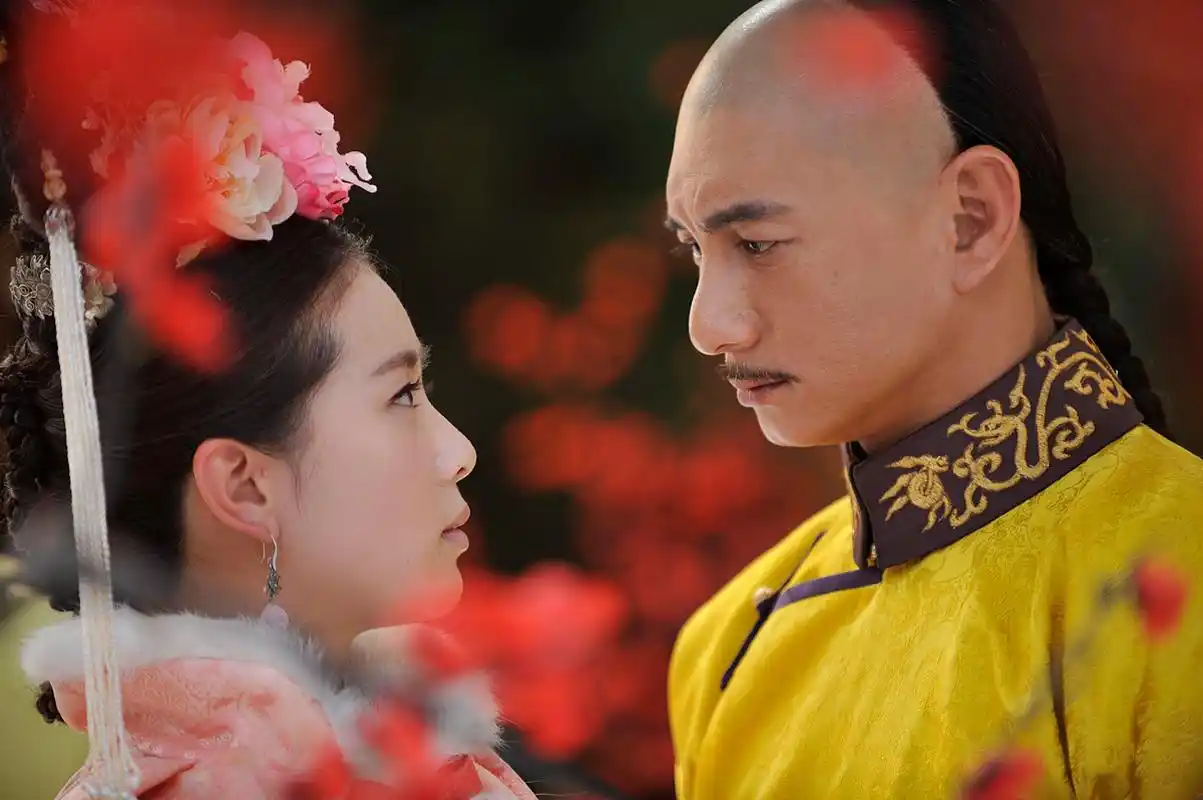 当年很喜欢看的电视剧《步步惊心》,除了剧情和角色让我欲罢不能以外