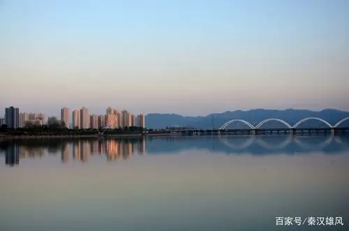 汉中一江两岸美景如画