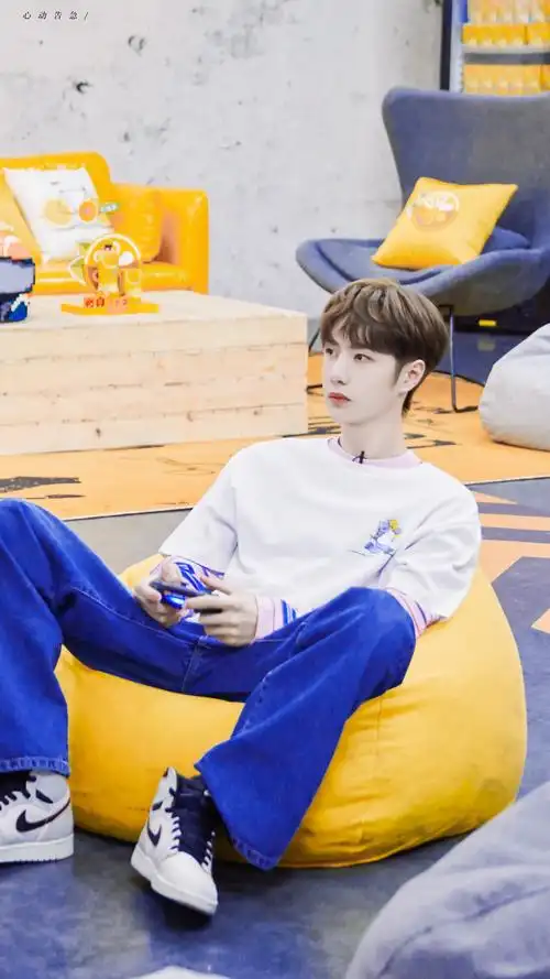 极限青春 官图修图 @uniq-王一博 cr:logo