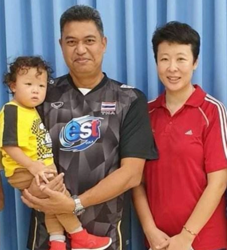 冯坤或担任中国女排主帅远嫁泰国定居多年丈夫爱子全力支持