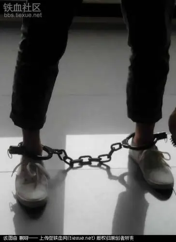 这样的脚镣还不安全?
