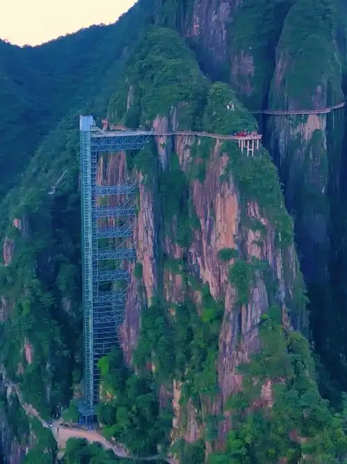 郴州市莽山五指峰,峰峦叠嶂,奇峰异石,气象万千