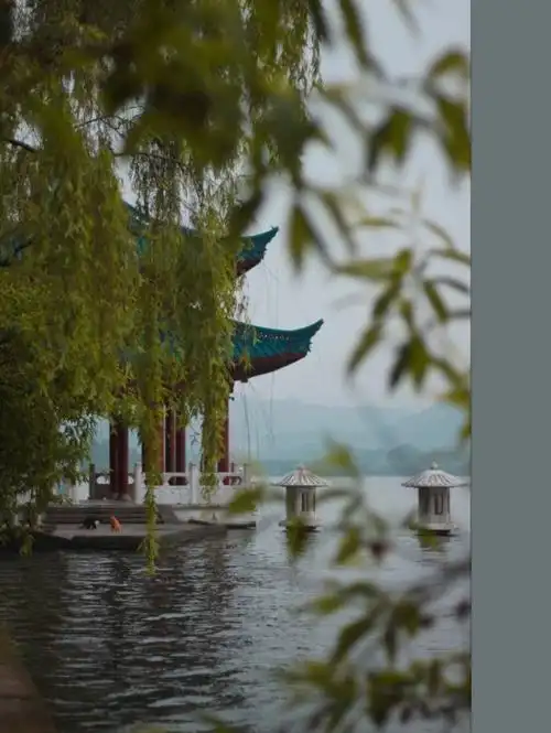 杭州春柳浪闻莺御码头翠光亭看御猫打架