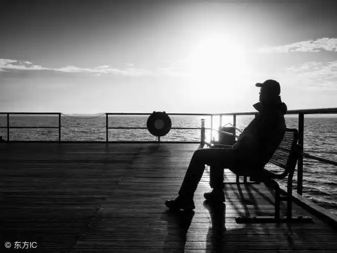 一个人迷茫无助的句子(表示自己无助迷茫心累的说说)