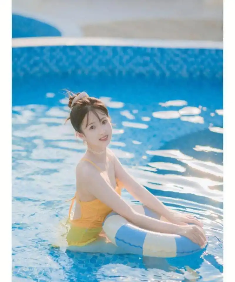 穿比基尼的小姐姐 #娱乐